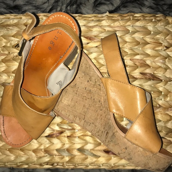 Hinge Tan Strap Platform Wedge Sandals - Picture 2 of 8
